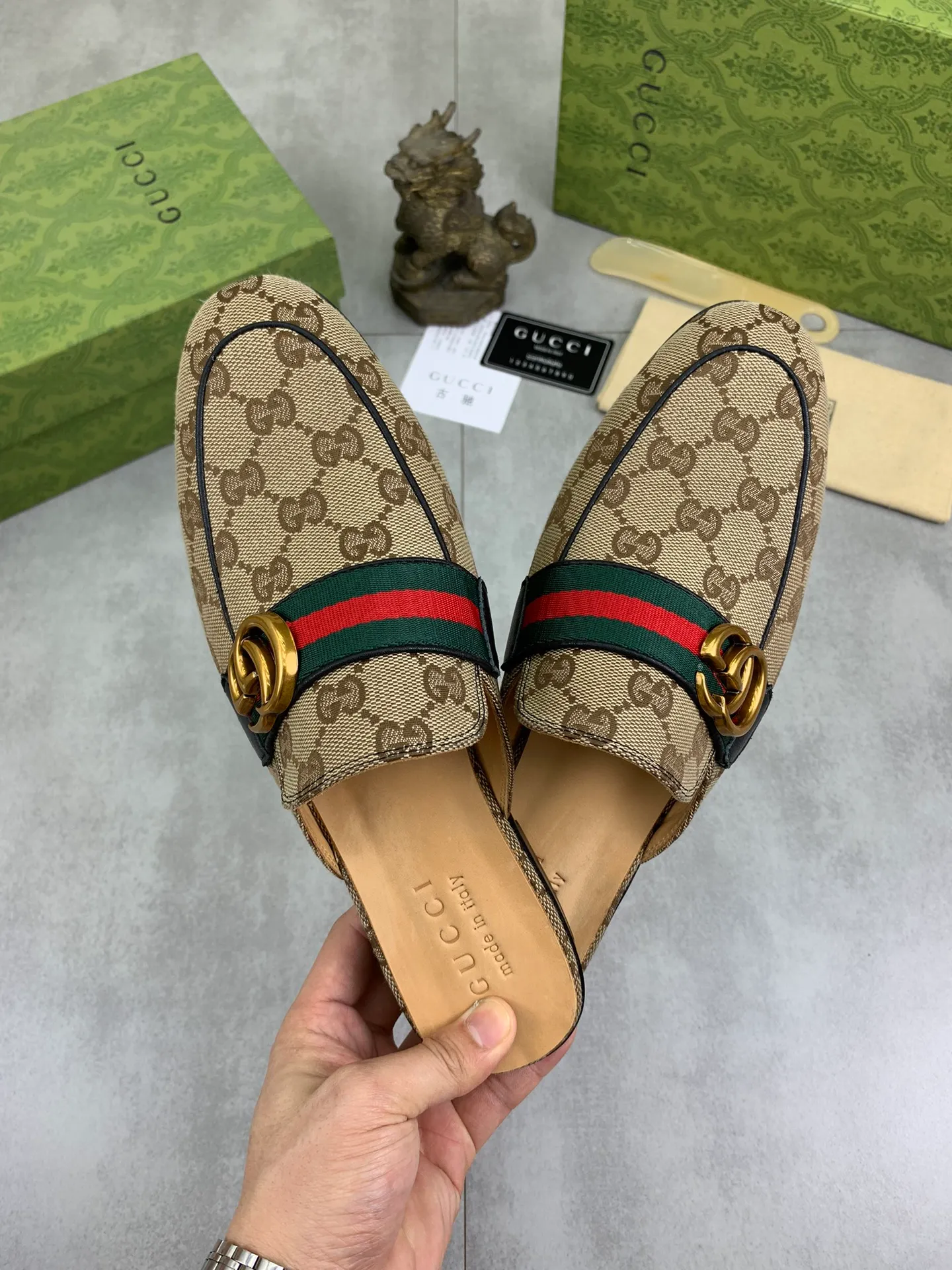 Men's Men's Shoes💰P480💰【New Style】Water-dyed Niuli High Quality Gucci half-drag business leather shoes hot selection (Gucci) official website latest Gucci half-drag 🎁 business leather shoes, hot style 💥 simple and elegant style, exclusive for trendy men. Unique official website latest brand original double G embossing Elements 👑 Original Gucci decoration, fashionable and elegant, fabric original calfskin ✅ Fully imported first-layer cowhide lining, official website designated wear-resistant, rubber business outsole, classic model taken at the counter in real life 🎬Number: 38-44 (45 46 customized) 2⃣️colors available